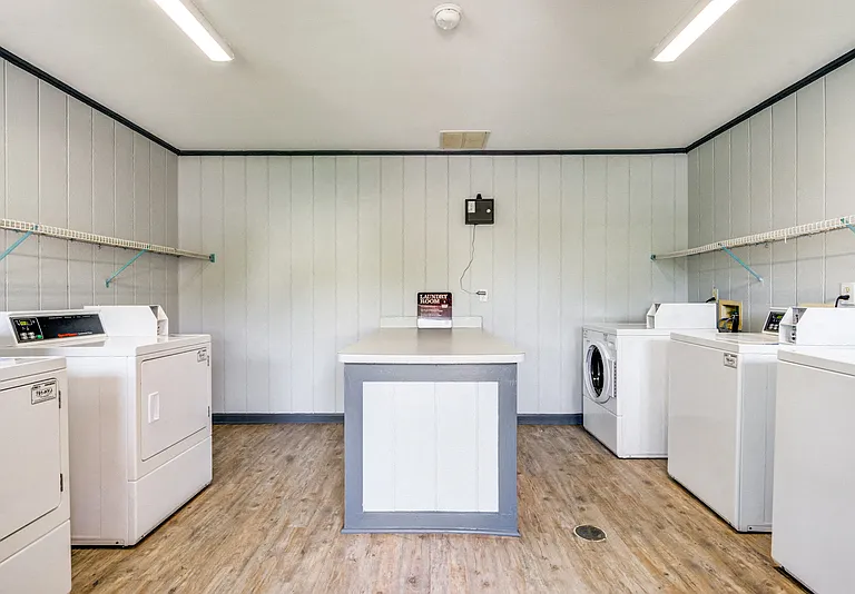 Foxridge Apartments — Photo 9