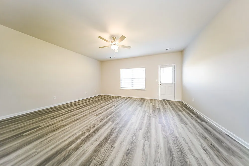 4 bed, 2.0 bath, 2164 sqft, $2,295 — Photo 4