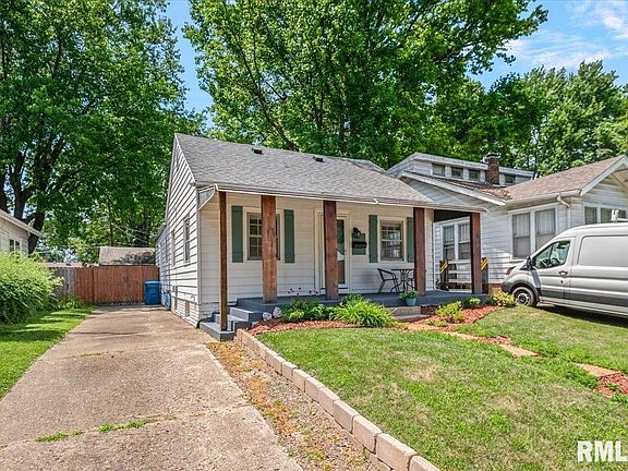 2nd image of 517 S Feldkamp Ave