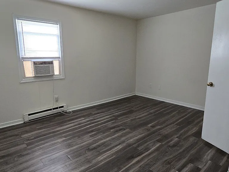 8806 Leafycreek Dr — Photo 17