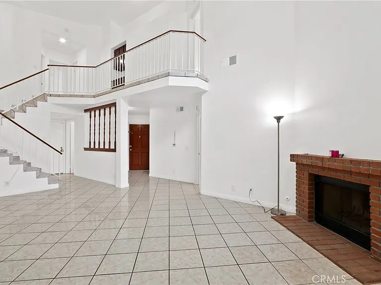 5965 Stafford Ave — Photo 2