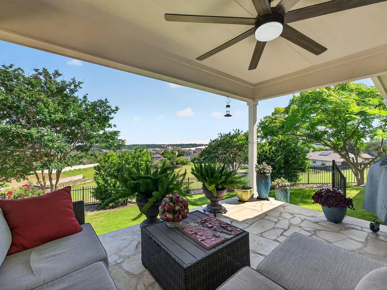 3 bed, 2.0 bath, 1925 sqft, $2,950 — Photo 4