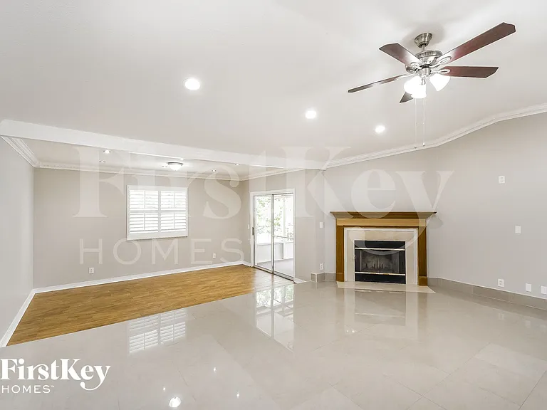 12665 Ashglen Dr N — Photo 3