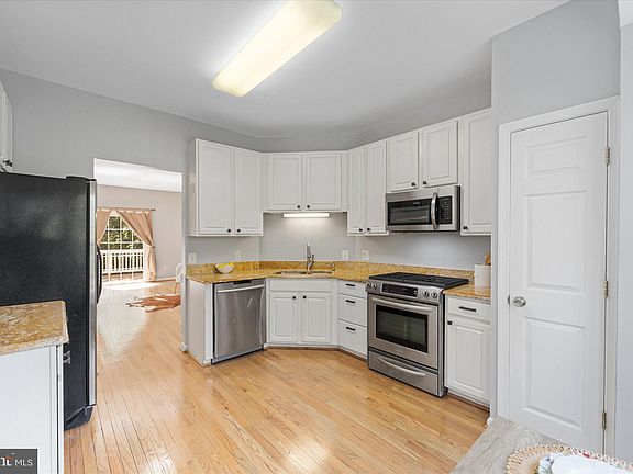 4th image of 12533 Heykens Ln