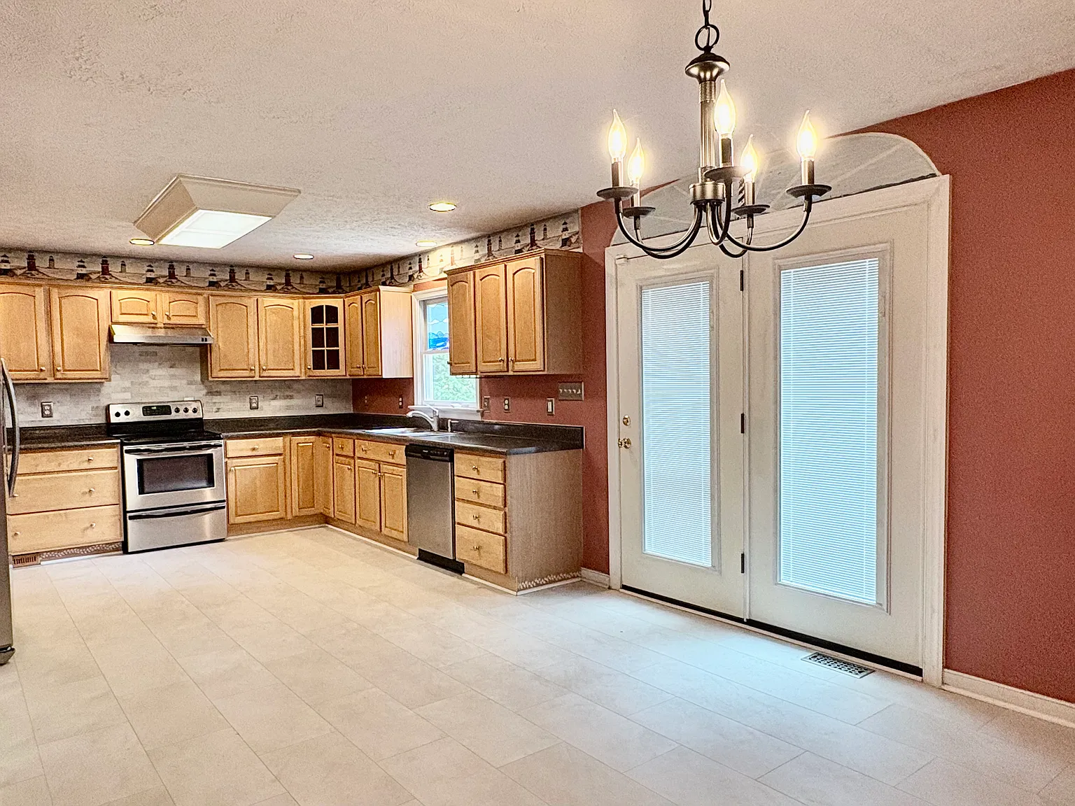 2110 Highland Dr — Photo 3