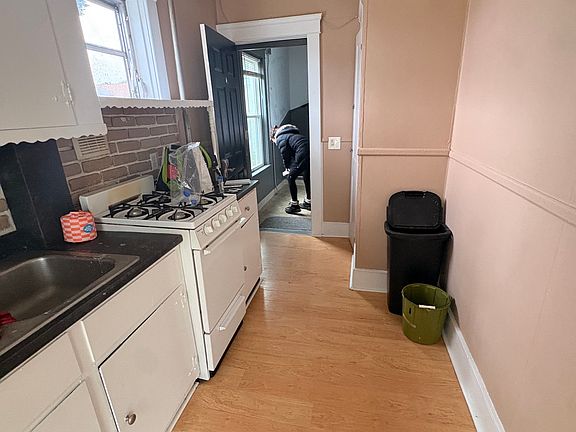 3rd image of 44 John St APT 1
