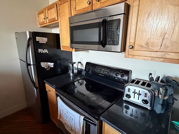 3rd image of 1201 W Clay St APT 118