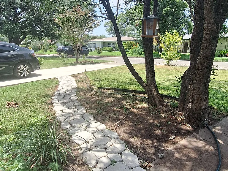 138 Norfolk Pl — Photo 4