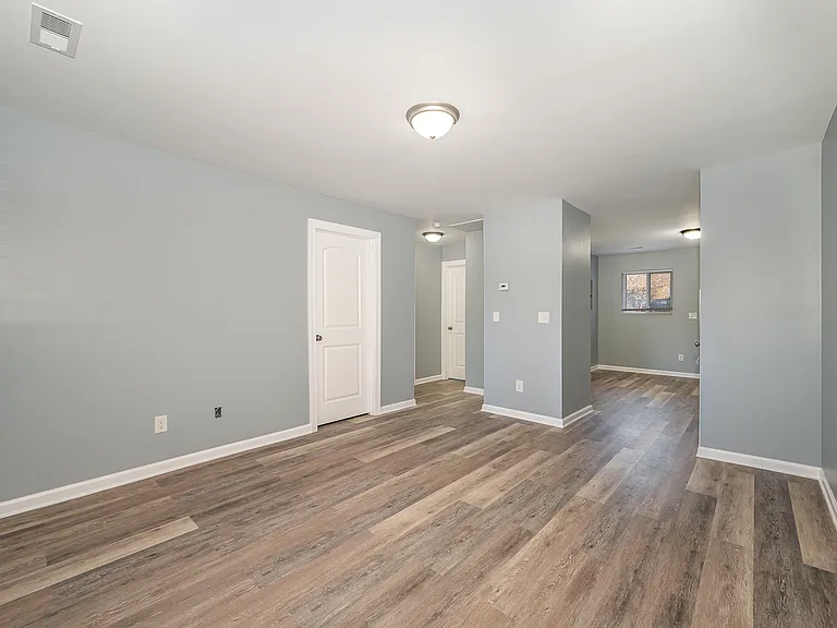 427 N Yadkin Ave — Photo 7