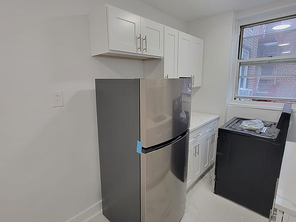 4th image of 1730 E 14th St APT 5C