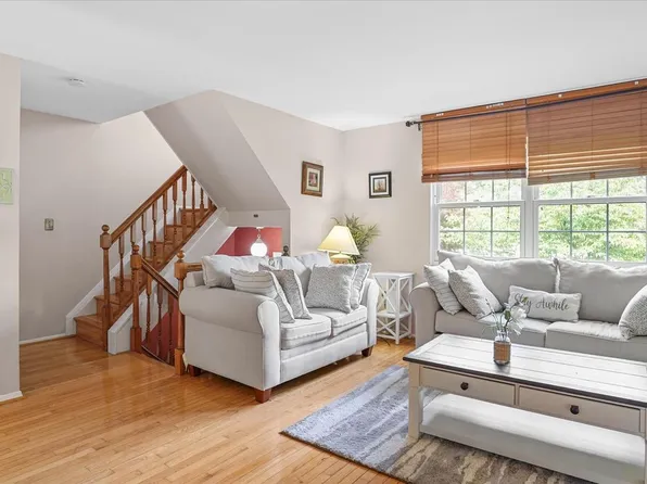 6 Drawbridge Ct, Baltimore, MD 21228