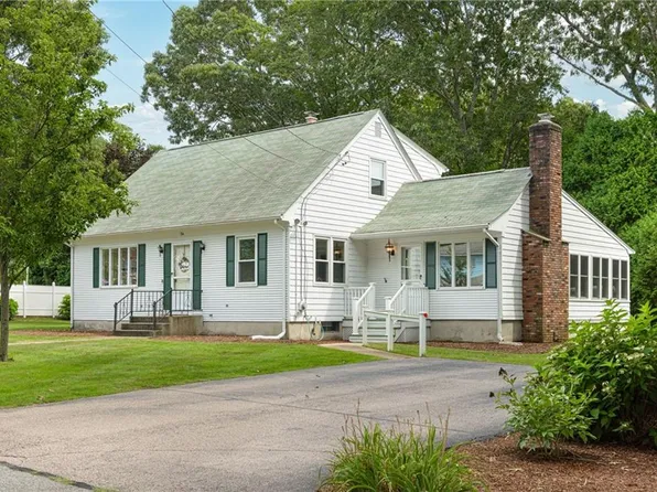 54 Birchwood Dr, Narragansett, RI 02882