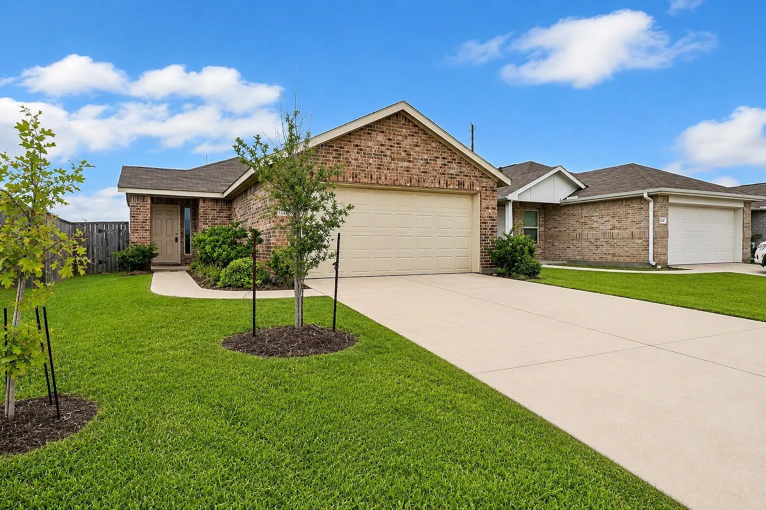 3 bed, 2.0 bath, 1198 sqft, $2,100 — Photo 2