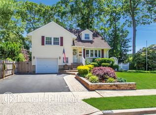 1858 Willis Ave, Merrick, NY 11566