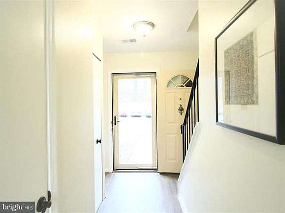 2nd image of 976 Holborn Ct
