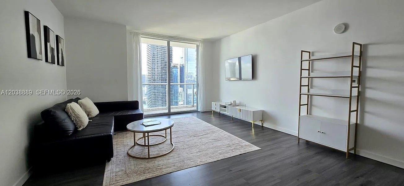1100 Millecento Residence — Photo 2