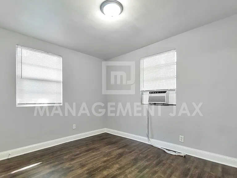 1520 W 25th St #1 — Photo 11