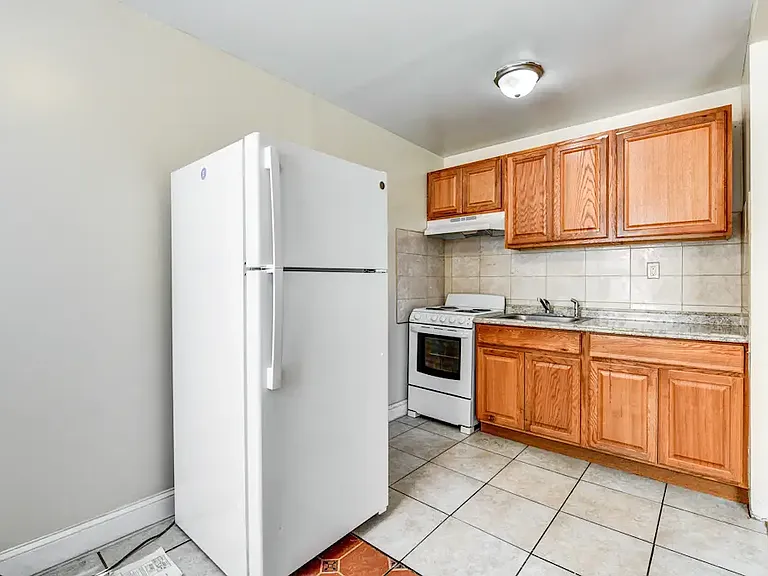 Waylin Manor Apartments — Photo 4