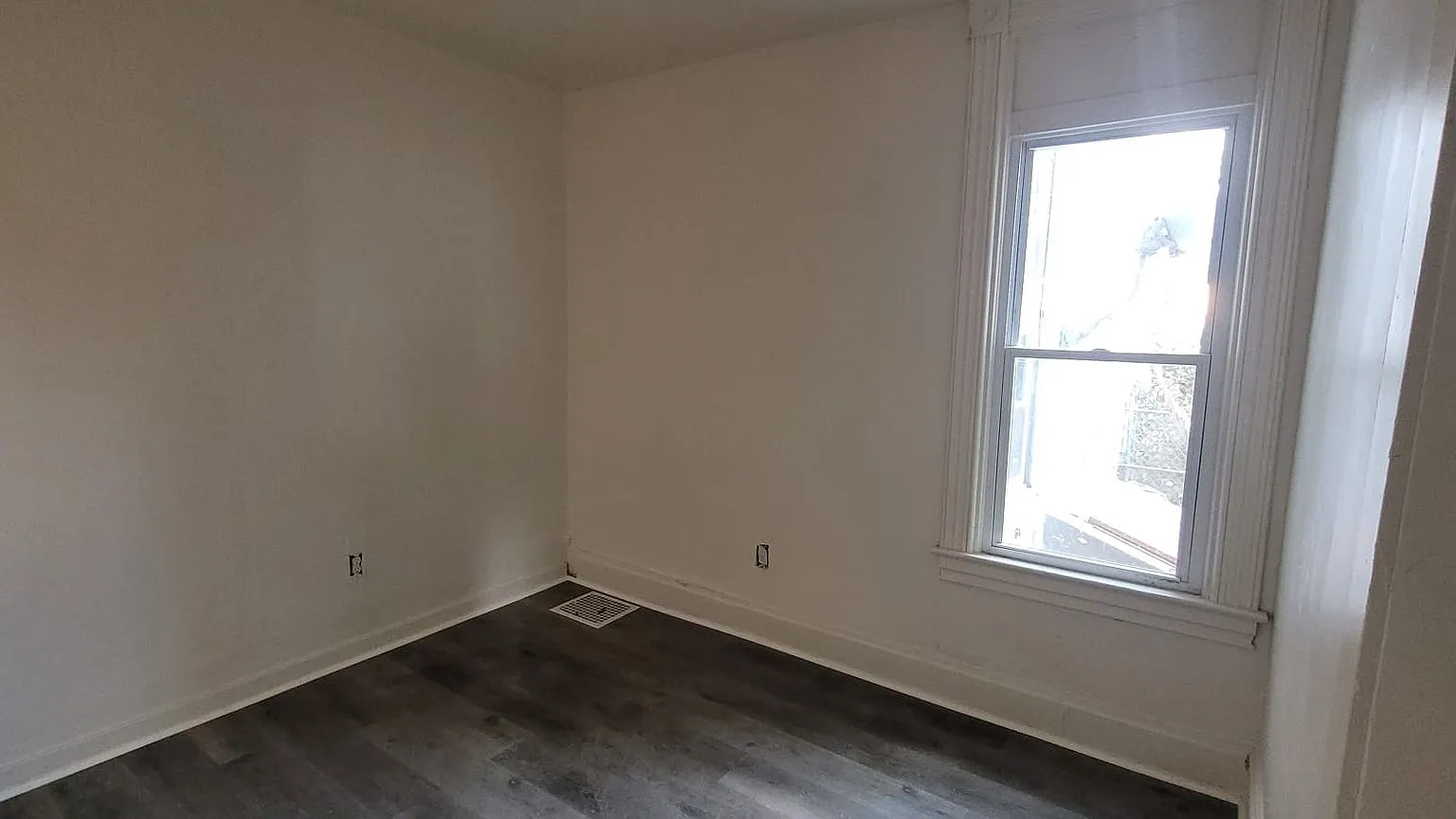 150 / 152 Comrie Ave — Photo 4