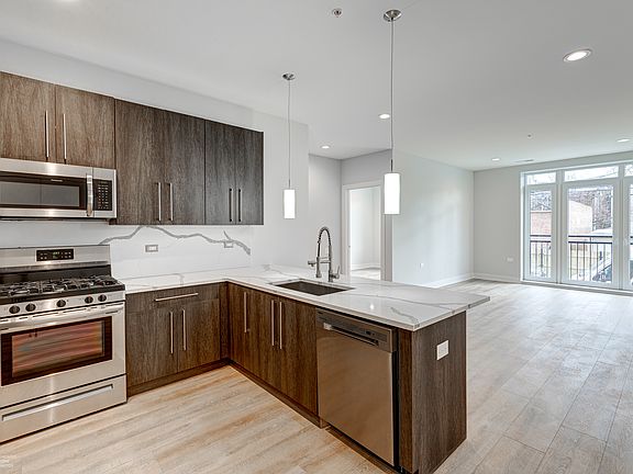 3rd image of 2813 W Belmont Ave #404