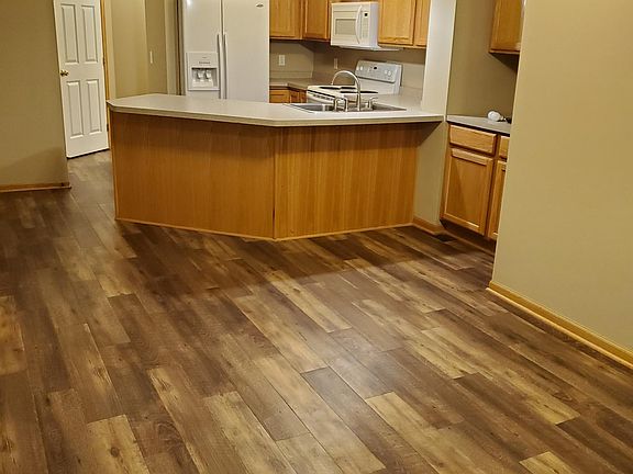 3rd image of 2614 Yellowstone Dr