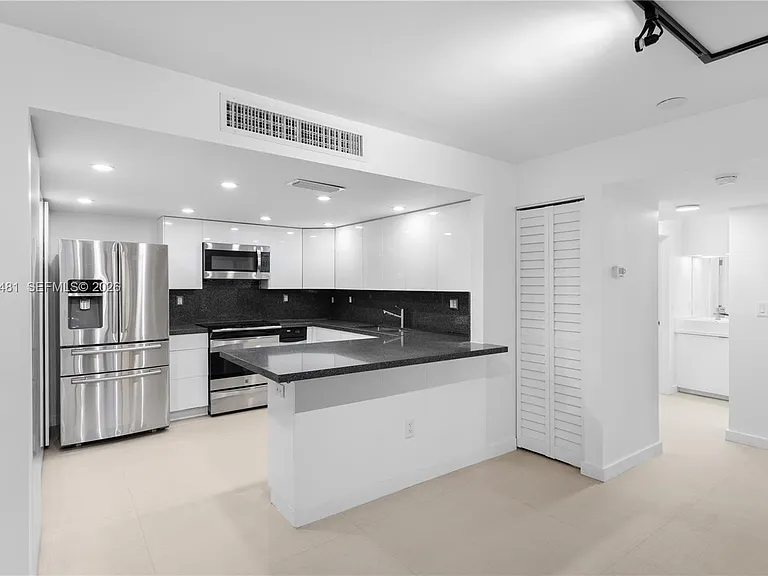 101 Ocean Lane Dr #1012 — Photo 12
