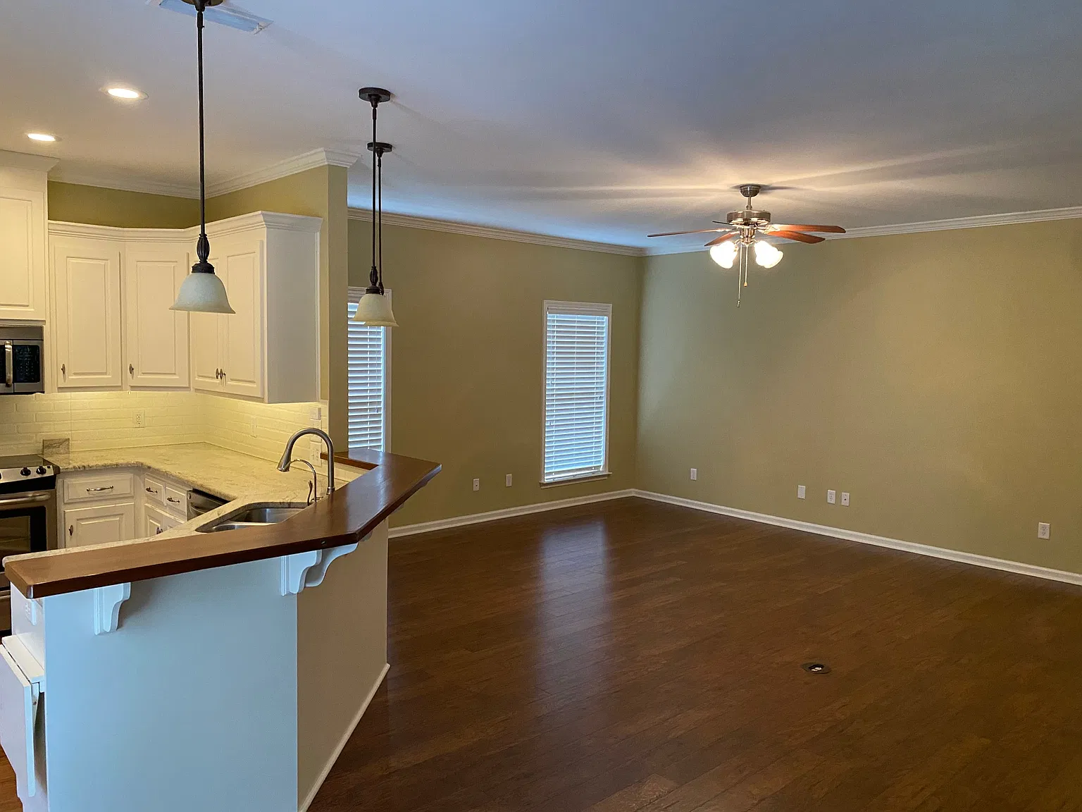 3 bed, 1667 sqft, $1,900 — Photo 2
