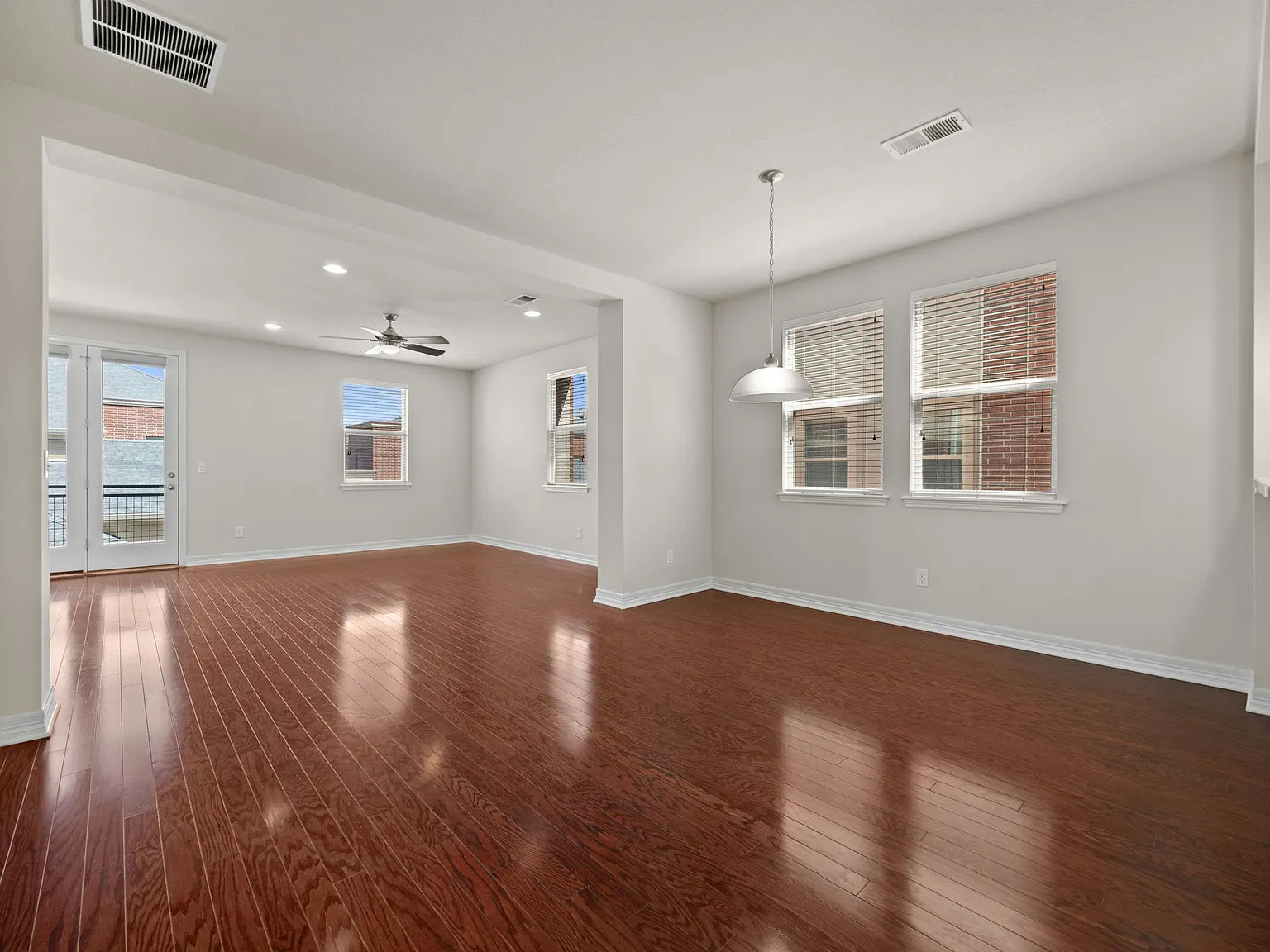 3 bed, 1824 sqft, $2,800 — Photo 3