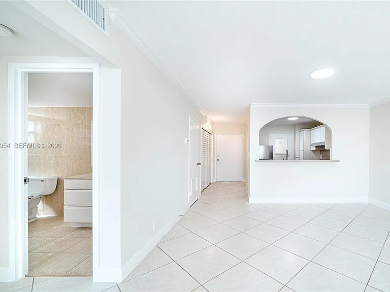 2555 NE 11th St #310 — Photo 18