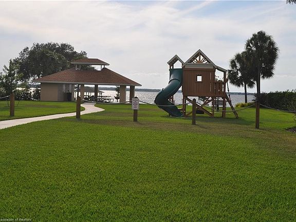 5th image of 489 Sunset Pointe Dr