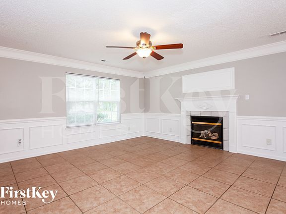 3rd image of 2422 Fairstone Ave