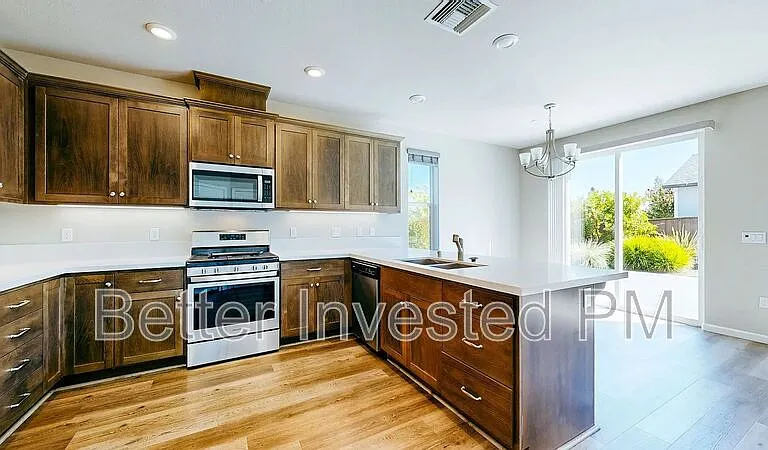 1404 Dogwood Dr — Photo 3