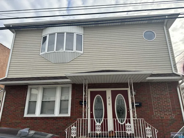 210 Farnham Ave, Lodi, NJ 07644