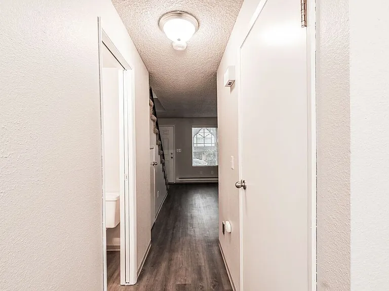 Devonshire Townhomes — Photo 9