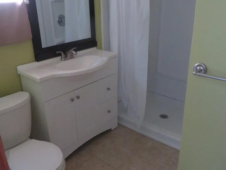 904 Pratt Dr — Photo 7
