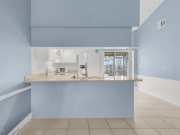 5th image of 930 SW 37th Ln