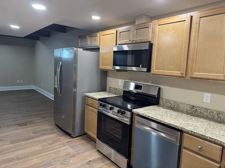 330 Linden Ave — Photo 11
