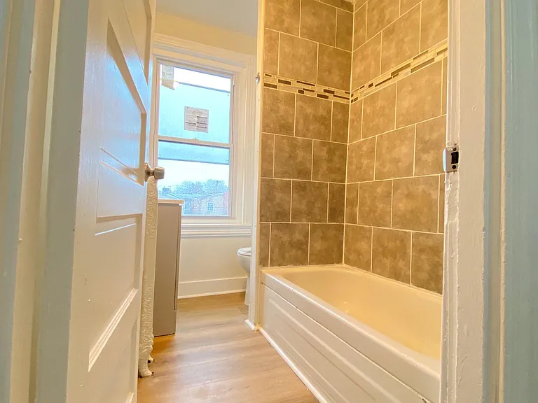 117 Wayne Ave — Photo 6