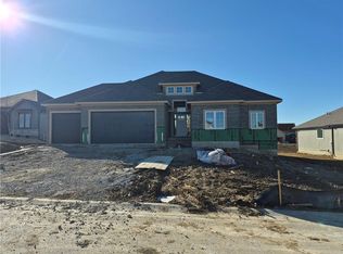 4490 145th Ter, Basehor, KS 66007