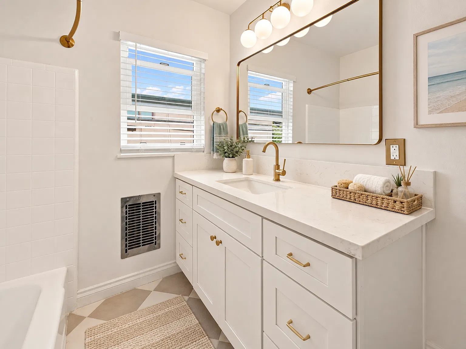 Newly Remodeled 1-Bedroom Upper Unit in Alamitos Beach — Photo 3