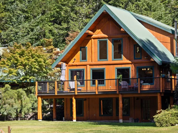 900 Spider Lake Rd, Nanaimo, BC V9K 2L7