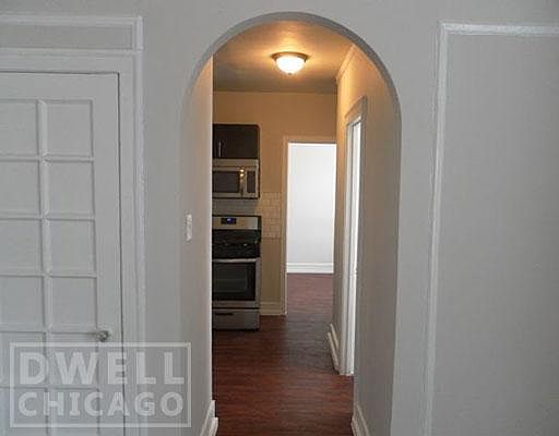 3rd image of 6748 N Ashland Ave #501