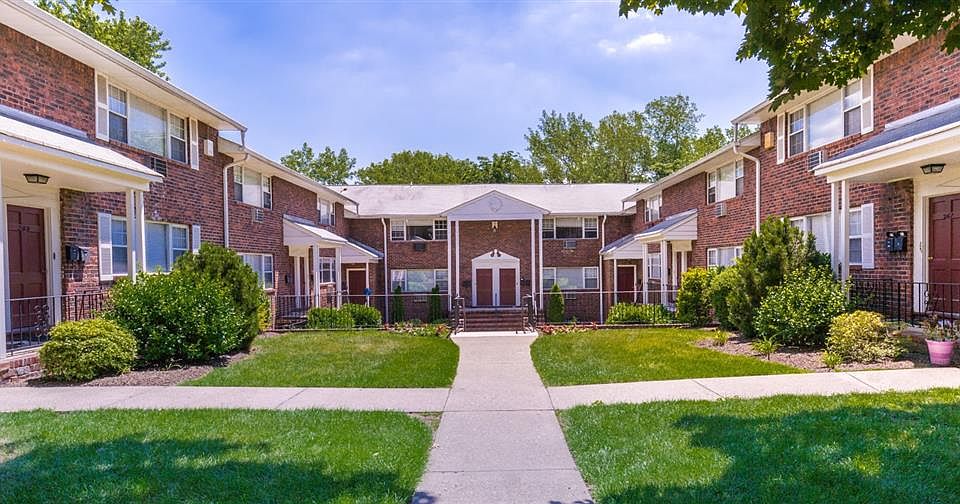 1st image of 265 Willow St #273A