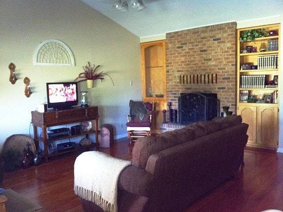 2nd image of 116 Daywood Dr