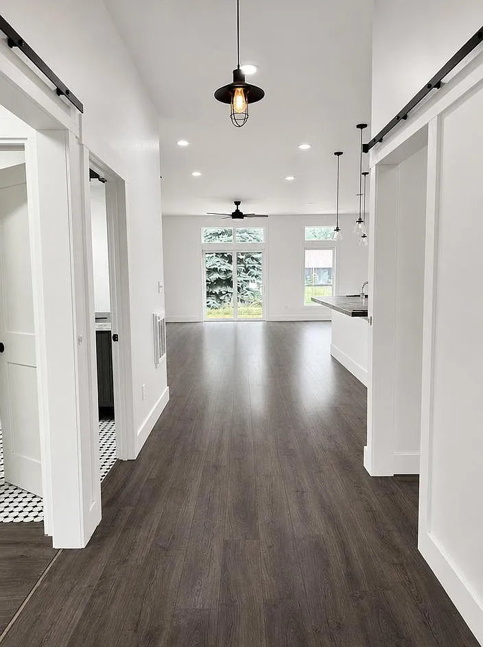 3 bed, 1810 sqft, $3,375 — Photo 2
