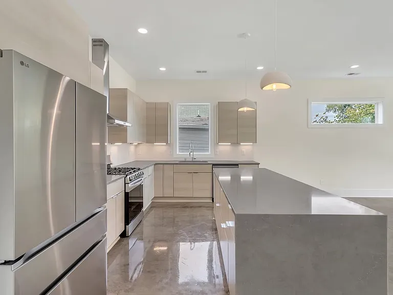 2430 Batavia St — Photo 11