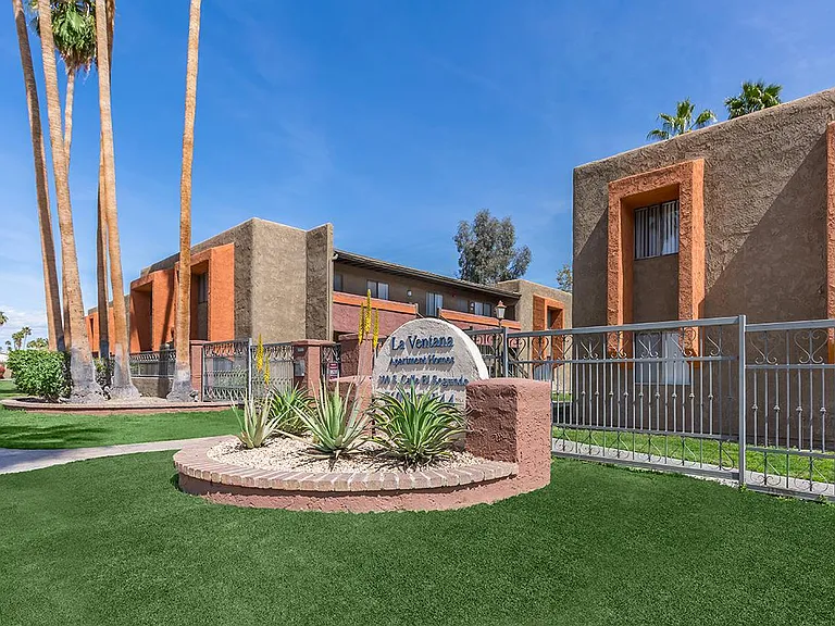 La Ventana Apartments — Photo 14