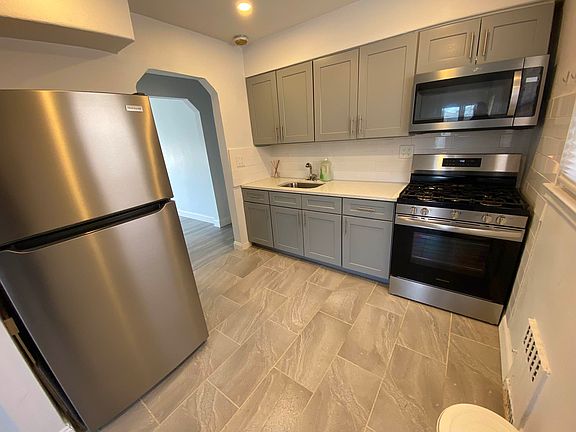 3rd image of 61-10 Cloverdale Blvd Floor 2
