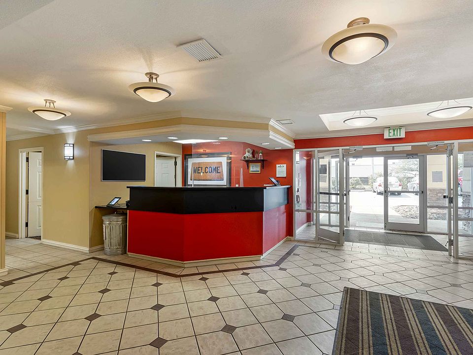 Lobby and Guest Check-in