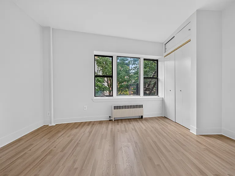 2731 Broadway #3D — Photo 1